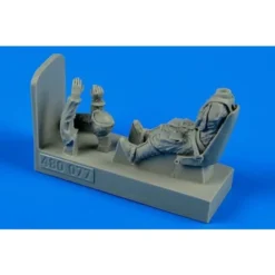 Figurine German WWII Luftwaffe Pilot With Seat Bf 109E For