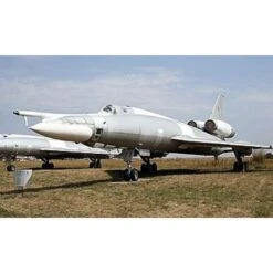 Tupolev Tu-22K Blinder-B. Inclut Maquettes De Prime Du Mikoyan MiG-9 Fargo Tupolev Le Violoniste De Tu-128 Et Le Lièvre De Mil M -Modèles Jouets Magasin anigrand craftswork anig4056 tupolev tu 22k blinder b inclut maquette 2