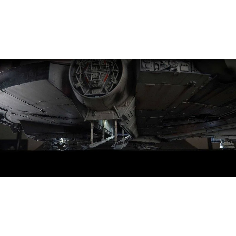Bandai Star Wars Episode IV Maquette Perfect Grade 1/72 Millennium Falcon 48 Cm 5 Bandai Star Wars Episode IV Maquette Perfect Grade 1/72 Millennium Falcon 48 Cm – Image 3